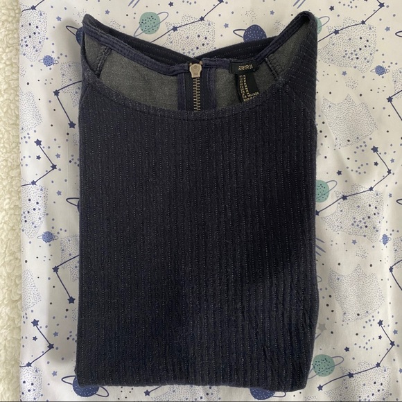 Forever 21 Navy Blue Zipper Back Top - Picture 4 of 4